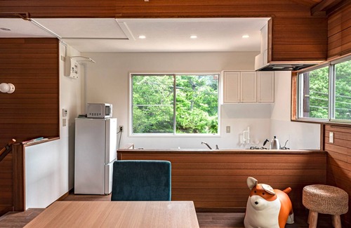 Yawatano House | A rental villa with a large garden that doubles as a dog run surrounded by trees/Ito Shizuoka