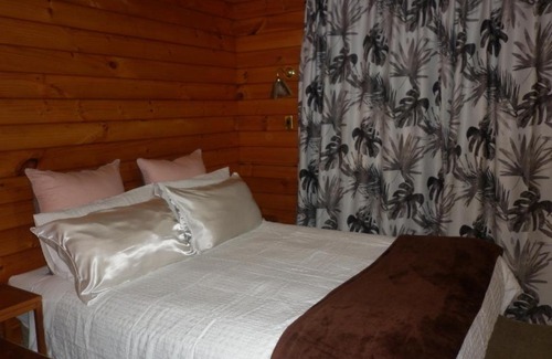 Paraparaumu Beach House | A room 5 minutes' walk to the beach