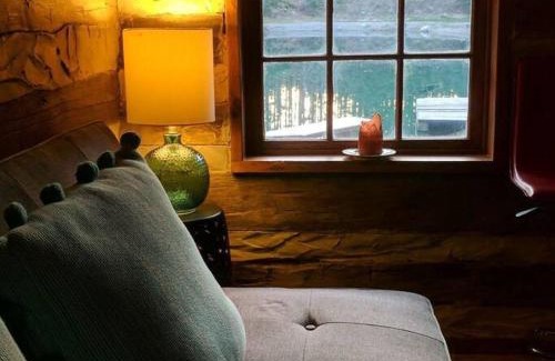 Mono House | A rustic cabin in the woods