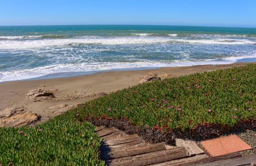 San Simeon House | A Seaside Escape