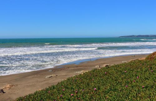 San Simeon House | A Seaside Escape
