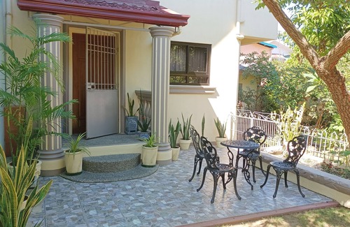 Alaminos House | A self-contained boutique-style BnB with a beautiful garden.