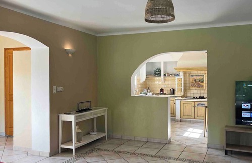 Monteux Villa | A SLICE OF HEAVEN PERFECTLY PLACE TO VISIT ILE ON THE SOURGES,CARPENTRAS,AVIGNON