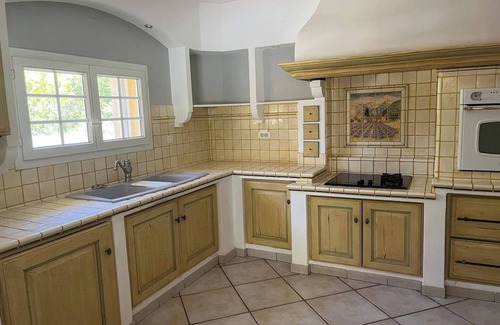 Monteux Villa | A SLICE OF HEAVEN PERFECTLY PLACE TO VISIT ILE ON THE SOURGES,CARPENTRAS,AVIGNON