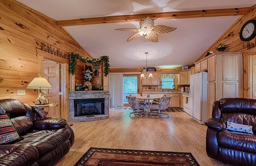 Maggie Valley Cabin | A Smoky Mountain Sunset "The Cliff's" - 2 miles from ski resort
