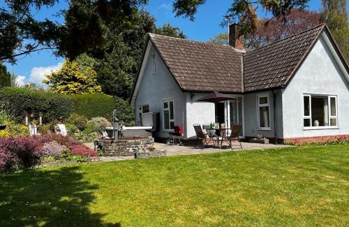 Kington House | A spacious hidden gem with hot tub, lovely garden & views