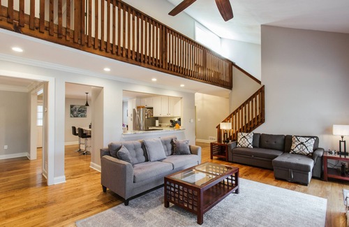 Athens House | A Spacious Place for Everyone. Sanford Stadium, Downtown and Dining So Close!