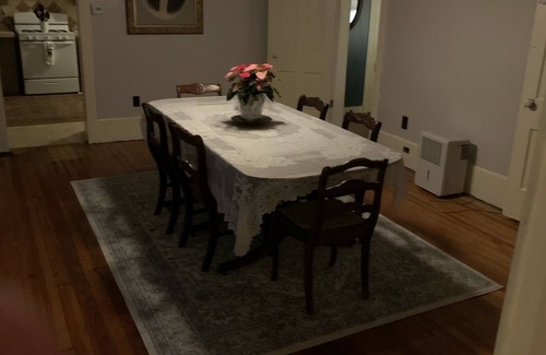 Thayer House | A Step Back in Time, Old Fashioned Hospitality. Thayer/Mammoth Spring in town.