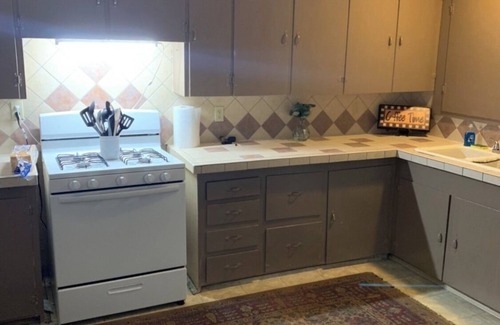 Thayer House | A Step Back in Time, Old Fashioned Hospitality. Thayer/Mammoth Spring in town.