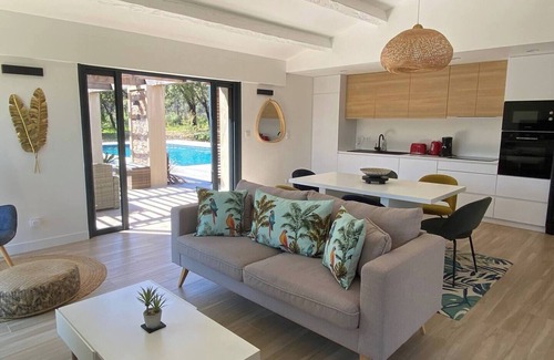 Cogolin Villa | A STONE'S THROW FROM THE GULF OF SAINT-TROPEZ; IN THE HEART OF THE VINEYARDS