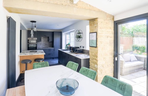 Witney House | A stylish, modern town centre home