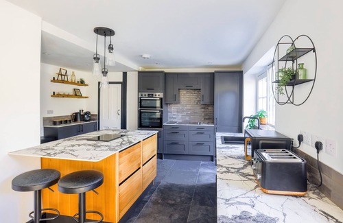 Witney House | A stylish, modern town centre home