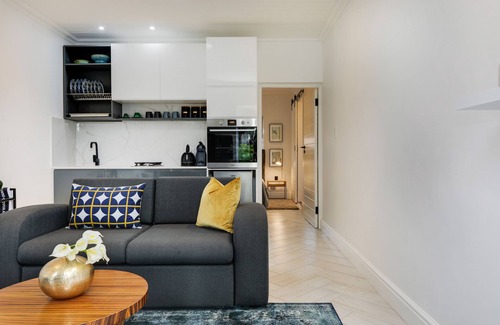 Pinelands Apartment | A stylish stay in a convenient location