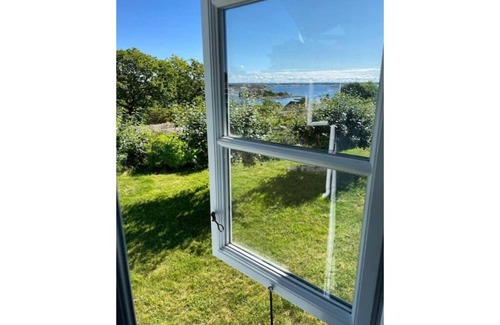 Sydkoster House | A sunny house with sea views of the Kosterfjord in Ekenäs,