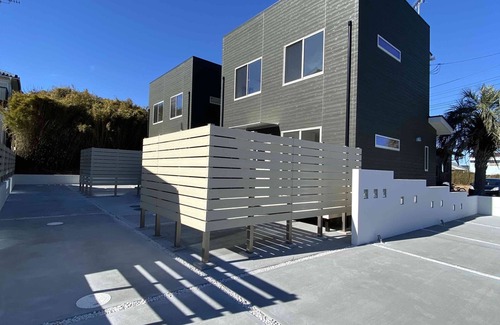 Ichinomiya Villa | A surf point and a 1-minute walk from the beach Enjoy a relaxing beach life in a California-style villa. Enjoy BBQ on the garden sofa.