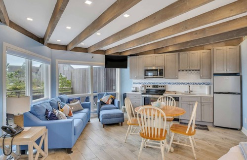 Napeague Apartment | A Touch of Ocean Studio, 1 BTH & Balcony Apt!
