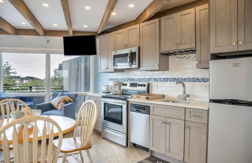 Napeague Apartment | A Touch of Ocean Studio, 1 BTH & Balcony Apt!