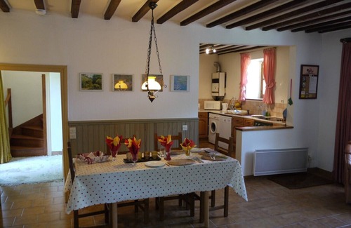 Juvigny-Val-d'Andaine Cottage | A traditional farmhouse in a tranquil rural setting. Sleeps 6 in 3 bedrooms.