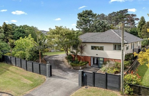 Te Atatu Peninsula House | A truly magical spot - with direct water access