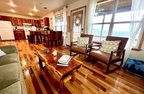 Boswell Cabin | A two-bedroom mountain cabin with a priceless view