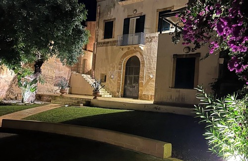Marsala Villa | A typical 19th-century Sicilian dimora with tuff finishes and stunning view