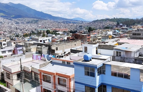 Quito Apartment | A very quiet and familiar house with a panoramic view of the entire city
