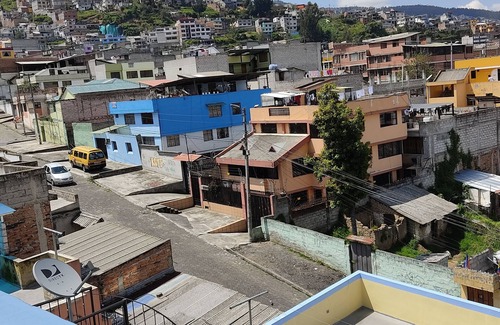 Quito Apartment | A very quiet and familiar house with a panoramic view of the entire city