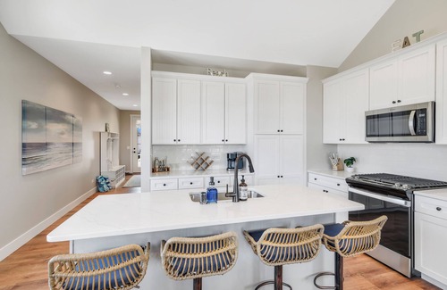 Ottawa House | A View to a Chill 3bed 2.5 bath