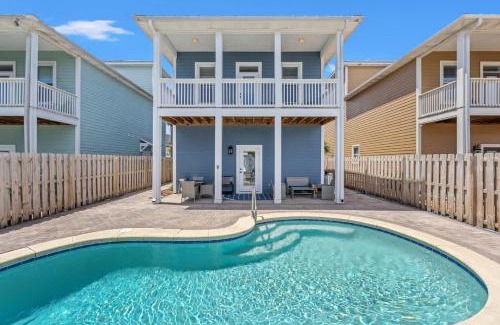 Holiday Beach House | A Wave from it All