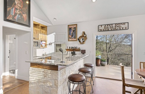 Marble Falls House | A "Willie" Nice House, with a Willie nice view! 509 East Avenue, Marble Falls