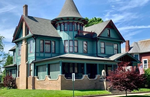 Shelbyville House | “A Woodworking Masterpiece” Wall Street Journal 11/2020 An Amazing Experience 🥂