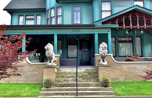 Shelbyville House | “A Woodworking Masterpiece” Wall Street Journal 11/2020 An Amazing Experience 🥂