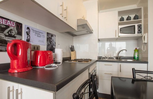 Las Rejas Apartment | A3 the perfect spot up to 5 subway front door