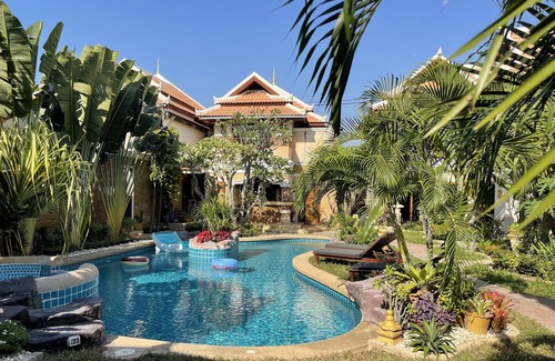 South Pattaya Apartment | A8: Royal suite 2 bedrooms, swimming pool&garden view