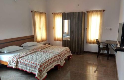 Vijayanagar 1st Stage House | Aashraya Home Stay
