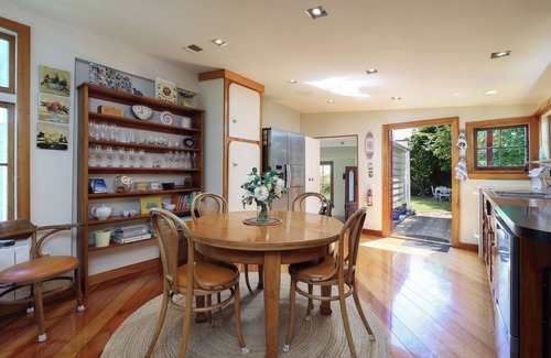 Britannia Heights Apartment | 'Abel Abode -Te Whare Rangi' - Private Room in Nelson Waterfront