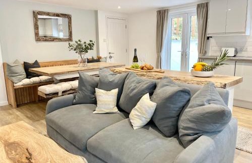 Raymonds Hill House | Abode