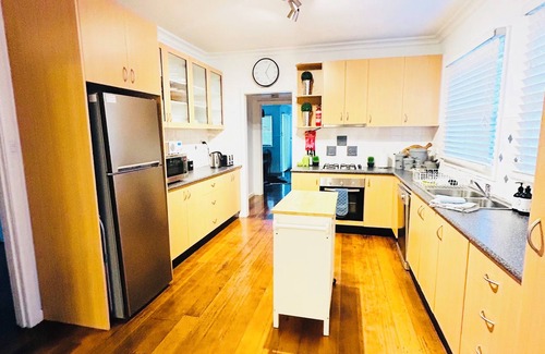 Yarraville House | ABODE ON ADENEY FREE WIFI/PET FRIENDLY