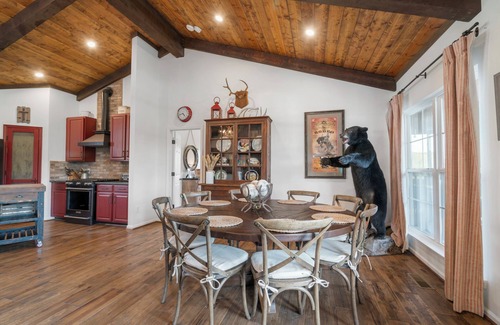 Charlotte House | Above Nashville Rustic Retreat Farm I 200 Acre Farm | Pool&Spa I Services