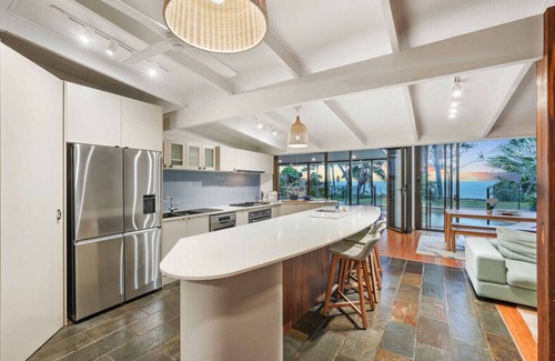 Holloways Beach House | Absolute Beachfront Family Retreat