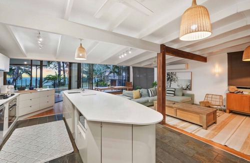 Holloways Beach House | Absolute Beachfront Family Retreat