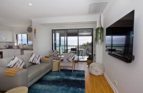 Semaphore Park Apartment | Absolute beachfront 2 bedroom upstairs unit SAndy Feet 🦶 3