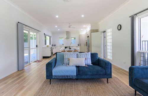 Cooya Beach House | Absolute Beachfront Family home