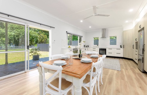 Cooya Beach House | Absolute Beachfront Family home