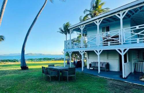 Bowen House | Absolute Beachfront Bowen Beach House 3 Bedroom