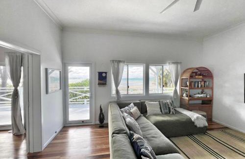 Bowen House | Absolute Beachfront Bowen Beach House 3 Bedroom
