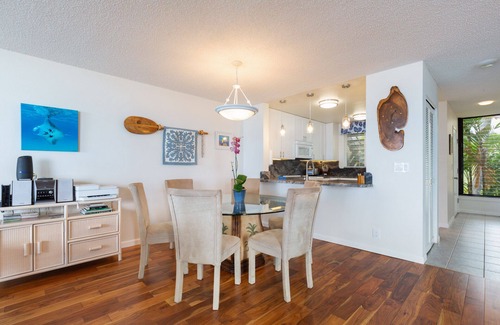Kahaluu Bay Condo | Absolute Oceanfront at Keauhou-Kona Surf & Racquet Club 5-204