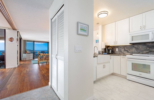Kahaluu Bay Condo | Absolute Oceanfront at Keauhou-Kona Surf & Racquet Club 5-204