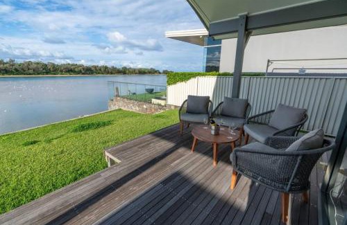 Minnamurra House | Absolute waterfront beach house
