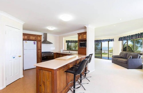 Pindimar House | Absolute Waterfront - Blue Bundaleer
